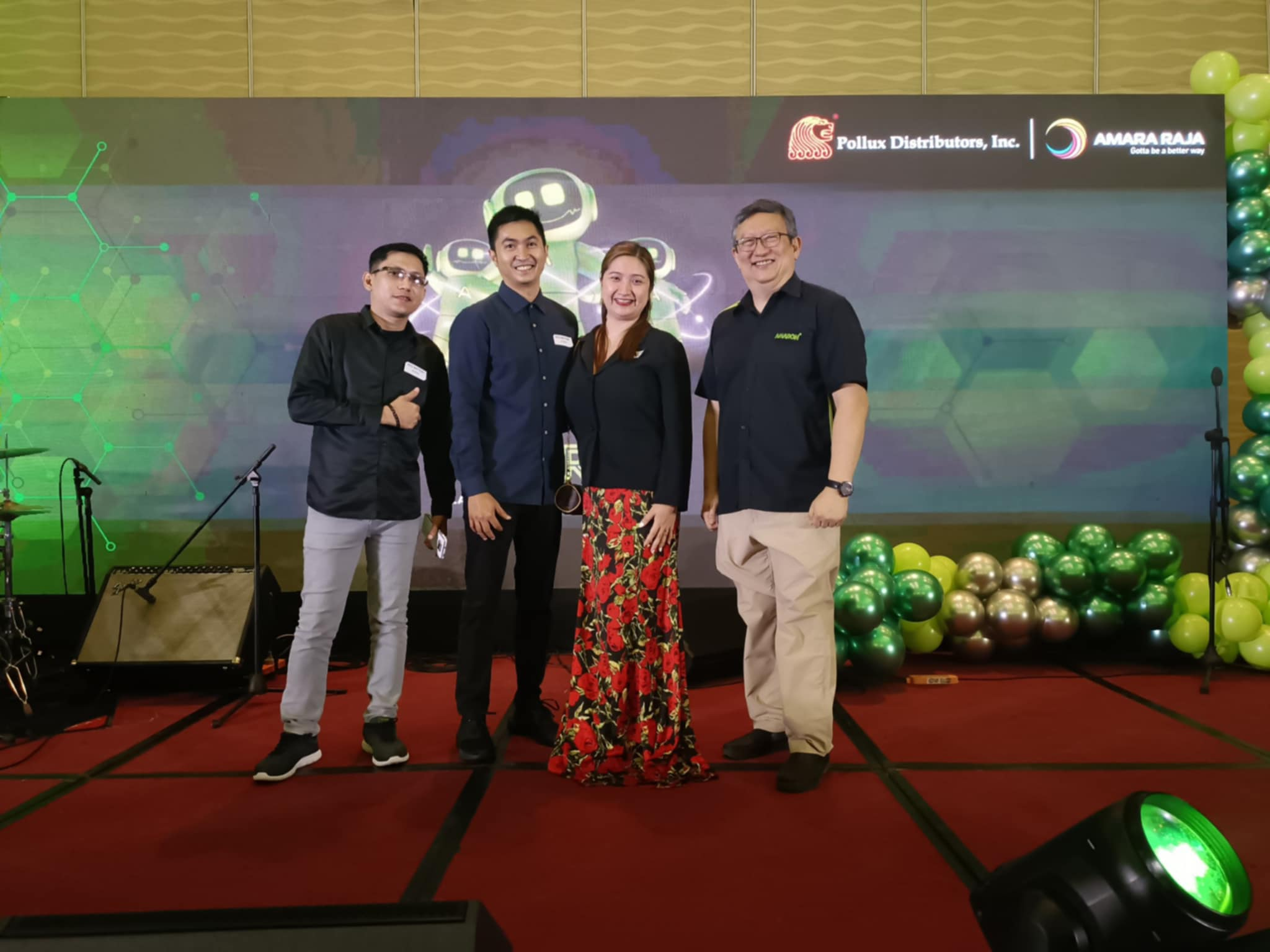 Dealers event group photo 7